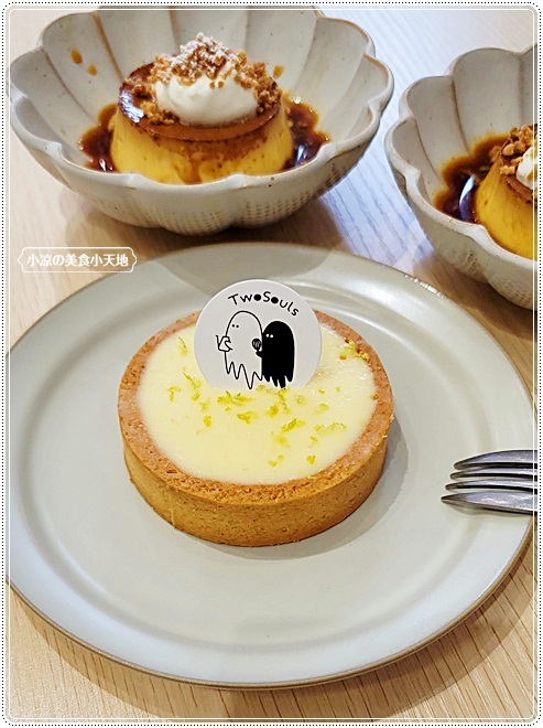 土守咖啡║隱藏在巷弄內白色系質感咖啡館，咖啡、甜點都很推薦！還有店貓不定時出沒！！(寵物友善餐廳)