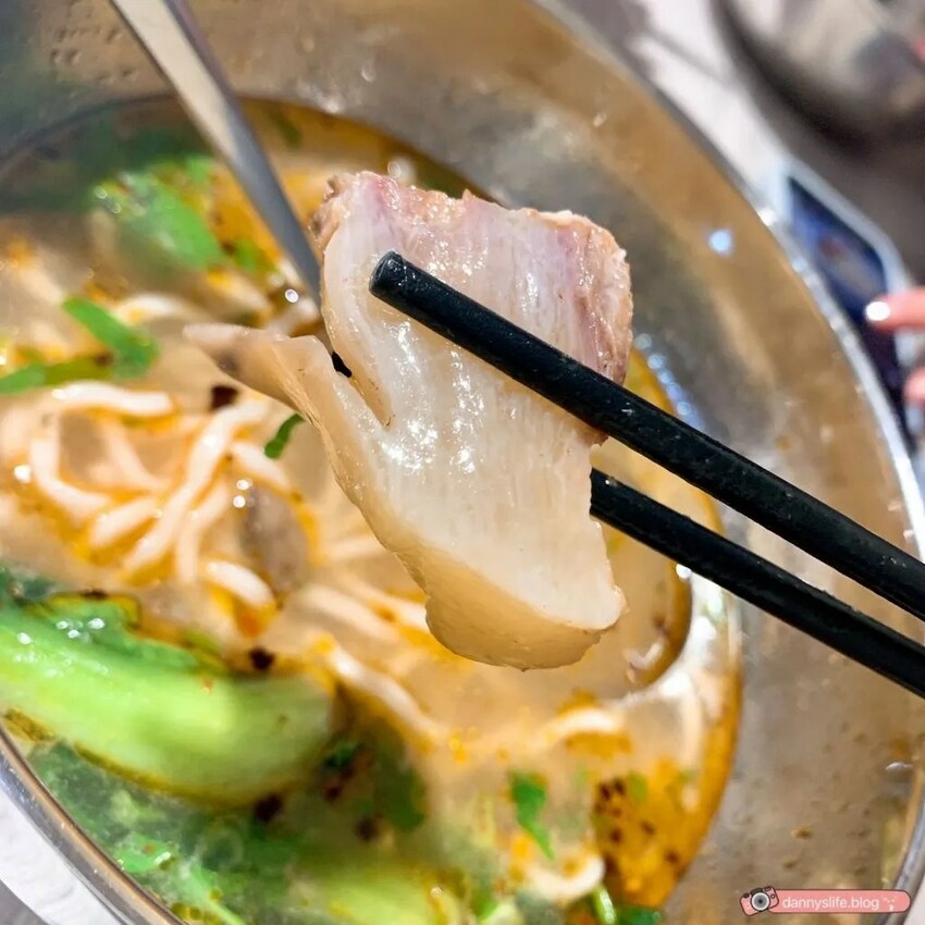 齊媽媽雞湯麵牛肉麵│台北美食/南京三民•濃郁湯頭飄蛋香 - 丹尼的吃喝玩樂