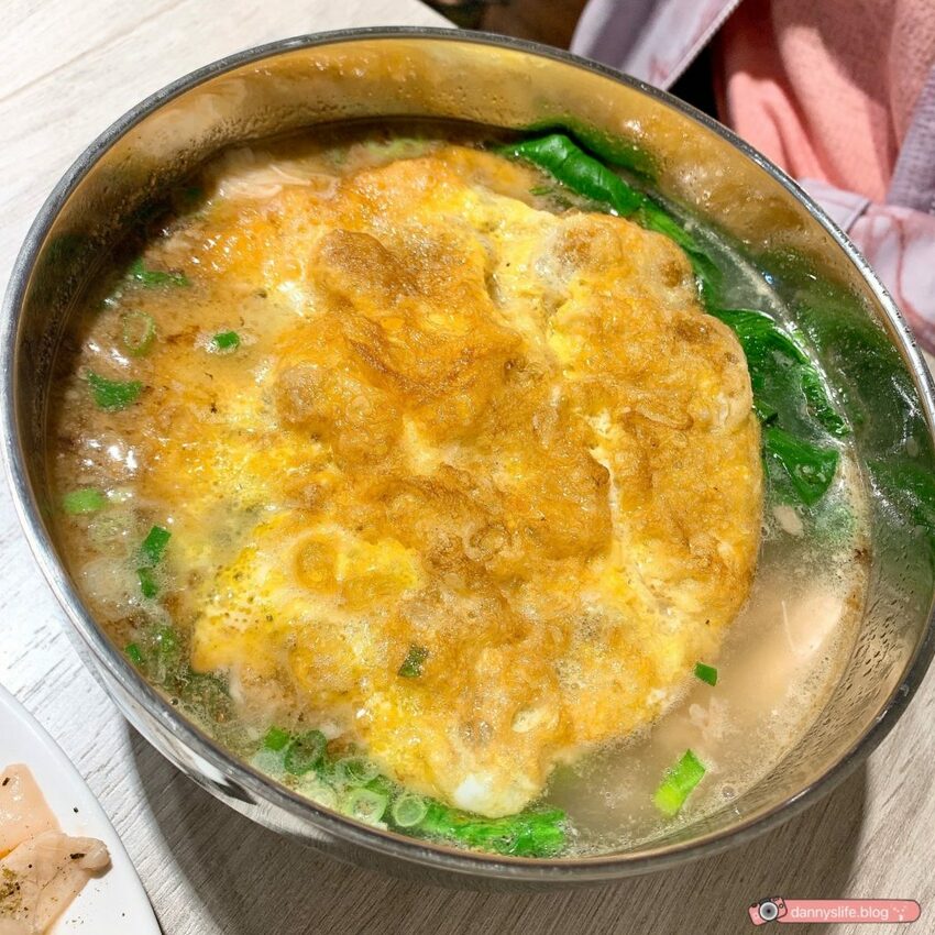 齊媽媽雞湯麵牛肉麵│台北美食/南京三民•濃郁湯頭飄蛋香 - 丹尼的吃喝玩樂