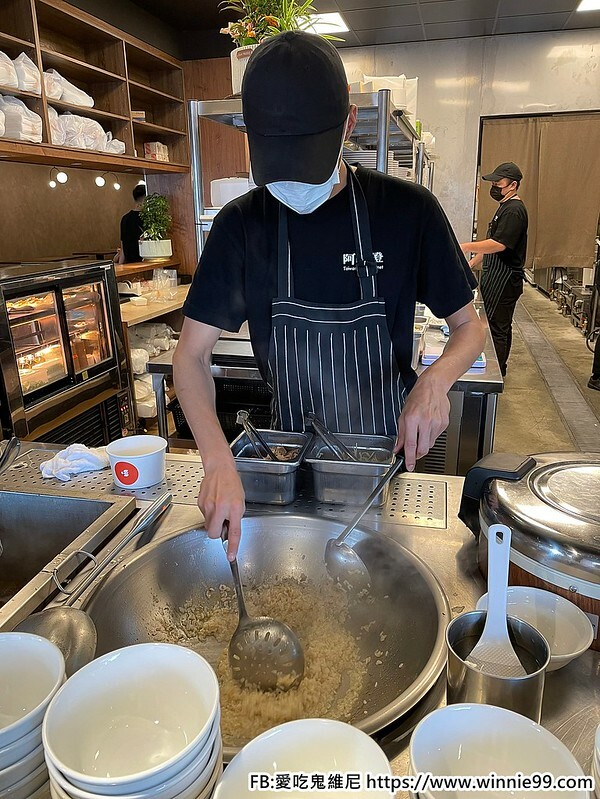 【阿旺澄食堂】台中旗艦館開幕啦~提供平價好吃的肉粥及台灣小吃,是豐原30年老店,網路評價是高CP值的平價美味小吃,還有提供包廂唷!