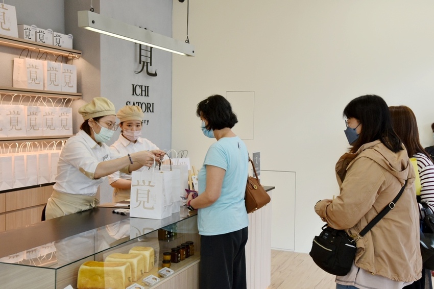 高雄鼓山區|一覺吐司IchisatoriBakery 全台第四間 一覺吐司高雄鼓山店 高雄人氣生吐司專門店 每日限量生吐司(價格、吃法)|西莉亞玩樂人生 013.JPG