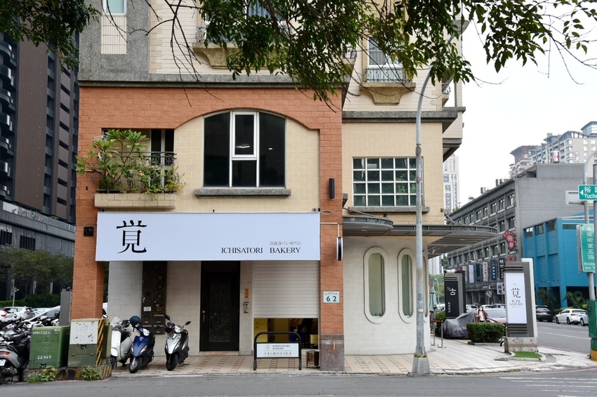 高雄鼓山區|一覺吐司IchisatoriBakery 全台第四間 一覺吐司高雄鼓山店 高雄人氣生吐司專門店 每日限量生吐司(價格、吃法)|西莉亞玩樂人生 003.JPG