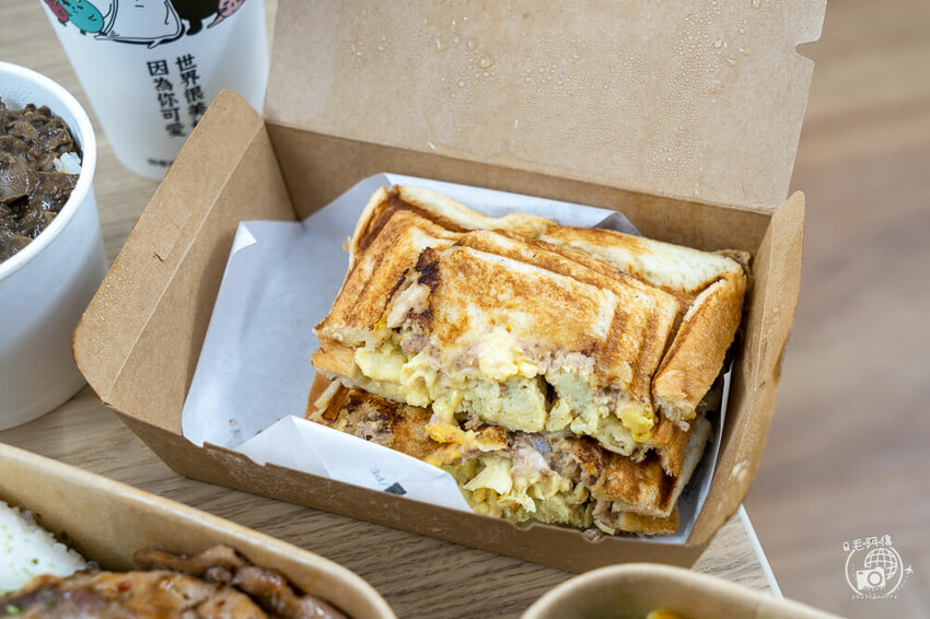 台中市北區厭世夯肉 | 台中科博館超人氣早午餐，誰說輕食沙拉沒肉吃？