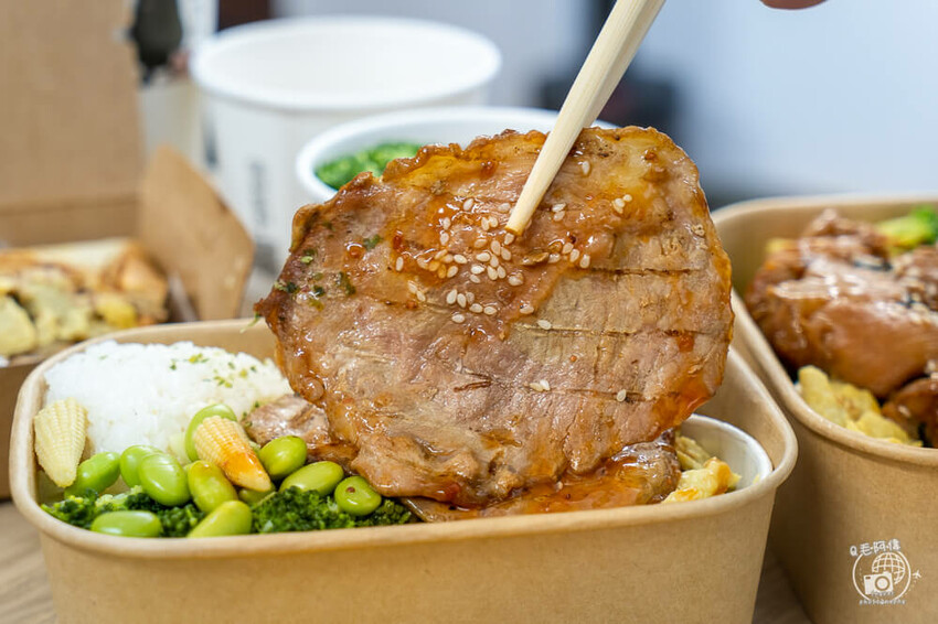 台中市北區厭世夯肉 | 台中科博館超人氣早午餐，誰說輕食沙拉沒肉吃？