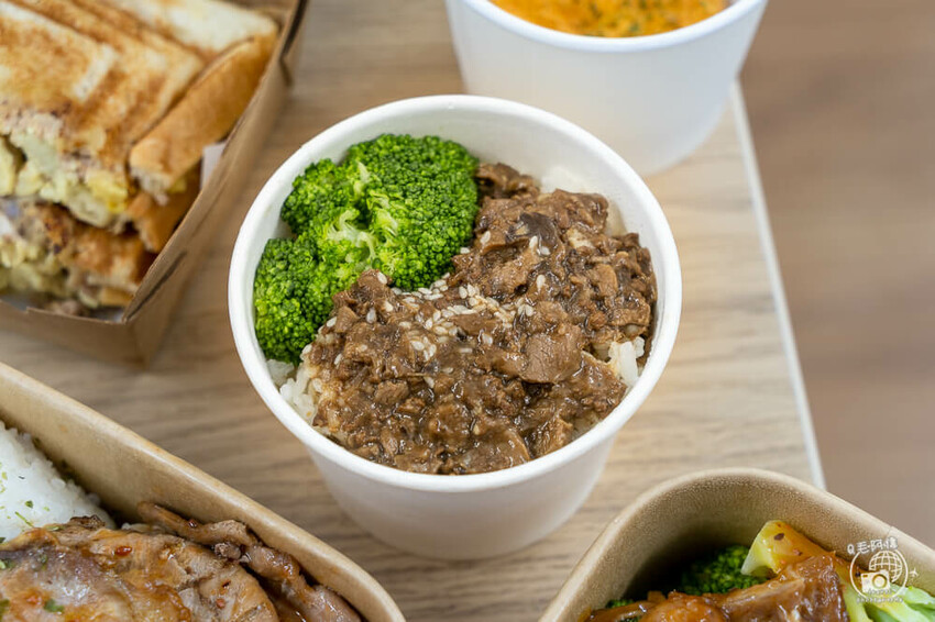 台中市北區厭世夯肉 | 台中科博館超人氣早午餐，誰說輕食沙拉沒肉吃？