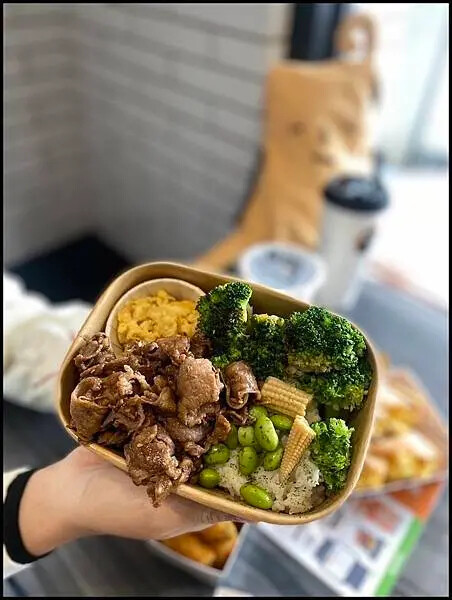 【台中美食推薦】【厭世夯肉·輕食 沙拉 喝茶茶】提供多種風味