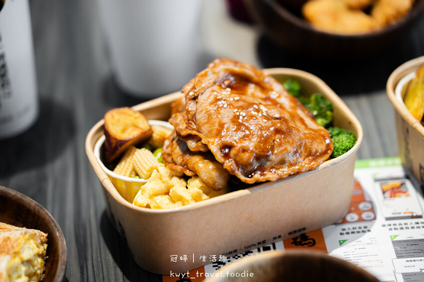 台中西區早午餐_厭世夯肉總部,肉肉控超愛的爆肉系健康餐盒,搭