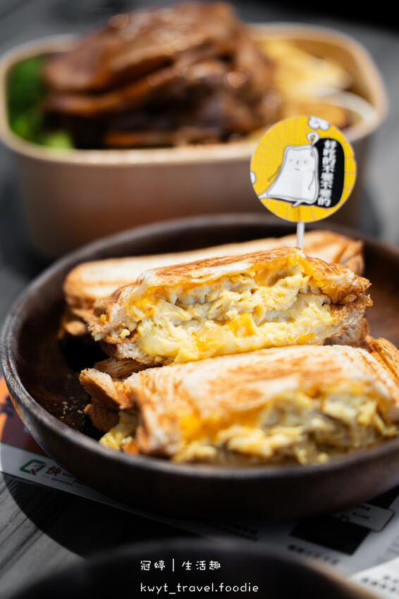 台中西區早午餐_厭世夯肉總部,肉肉控超愛的爆肉系健康餐盒,搭