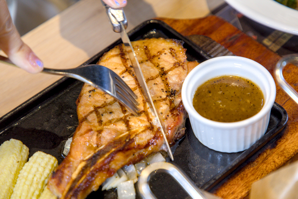 台北市大安區高雄夢時代瀧厚熟成牛排|菲力牛排限時第二件半價,熟成牛排控快衝!