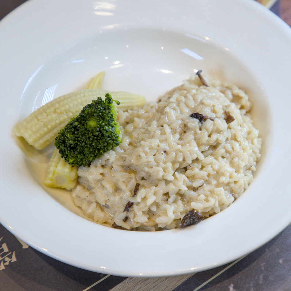 台北市大安區高雄夢時代瀧厚熟成牛排|菲力牛排限時第二件半價,熟成牛排控快衝!