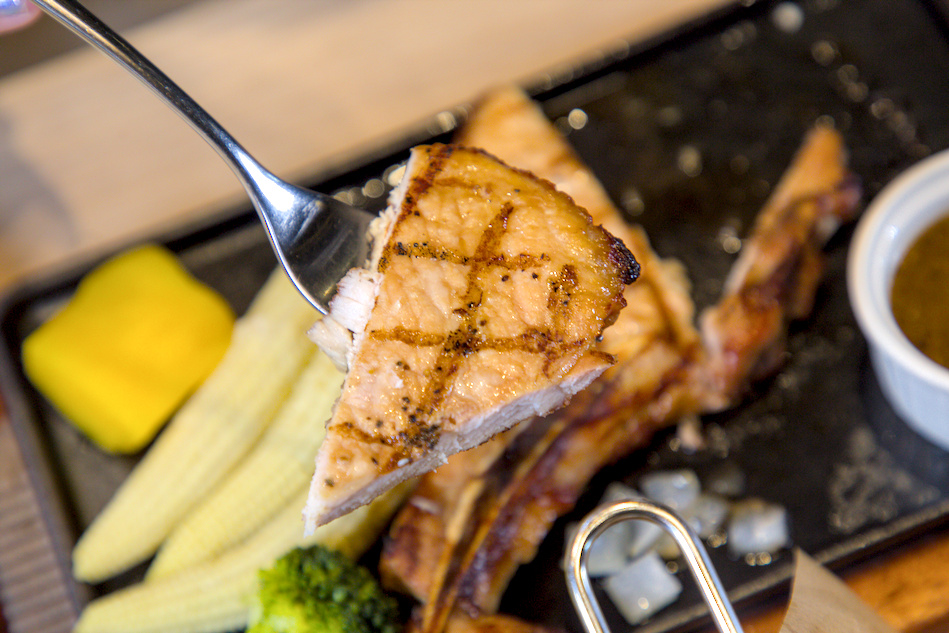 台北市大安區高雄夢時代瀧厚熟成牛排|菲力牛排限時第二件半價,熟成牛排控快衝!