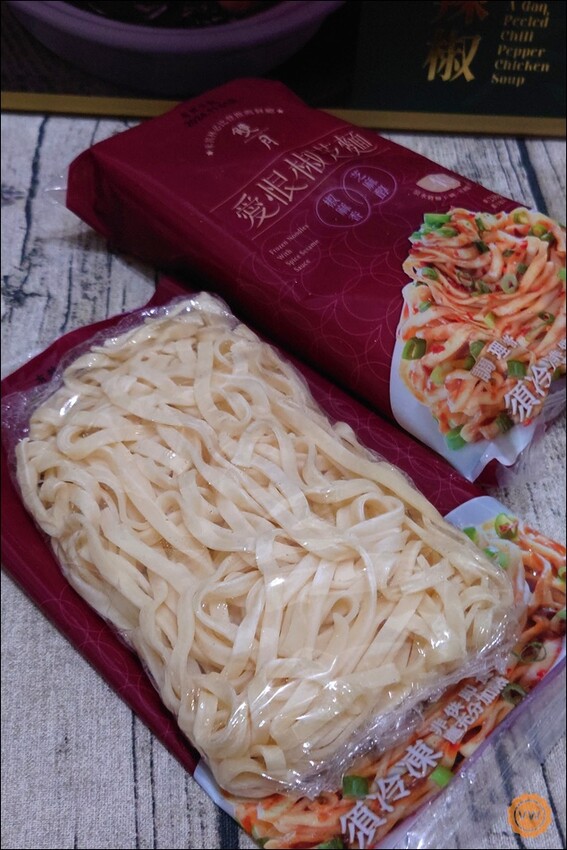 台北市中正區好市多開箱：雙月-阿甘剝皮辣椒雞湯 同場加映-全家超商-愛恨椒芝麵