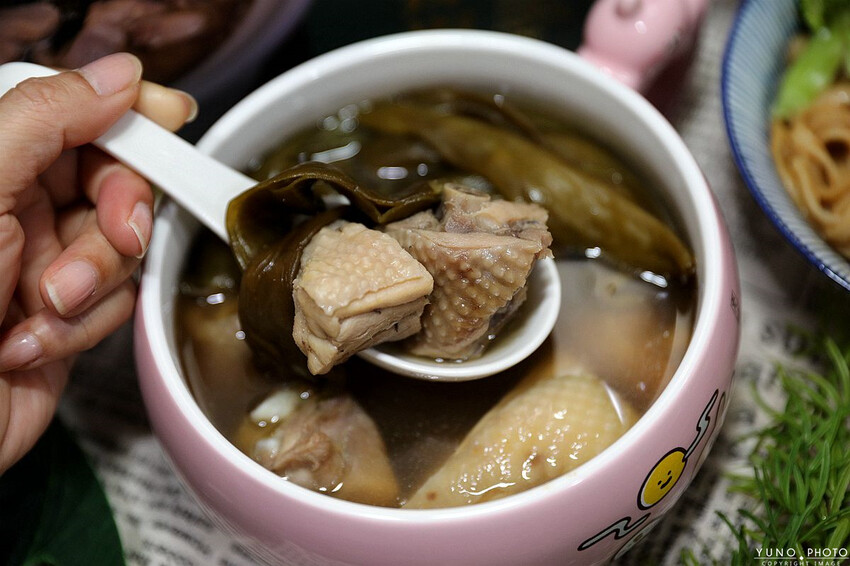 台北市中正區連續五年米其林必比登推薦雞湯！雙月阿甘剝皮辣椒雞湯＆愛恨椒芝麵｜Costco 好市多開箱