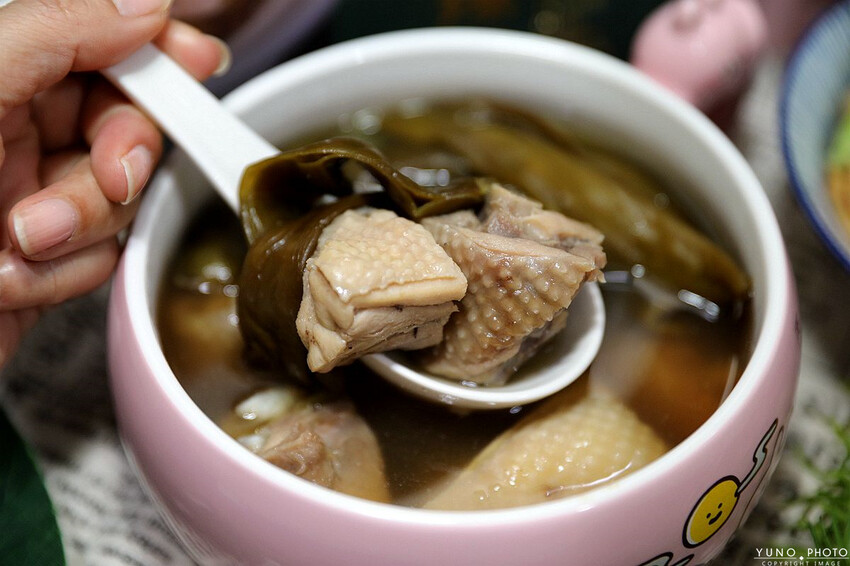 台北市中正區連續五年米其林必比登推薦雞湯！雙月阿甘剝皮辣椒雞湯＆愛恨椒芝麵｜Costco 好市多開箱