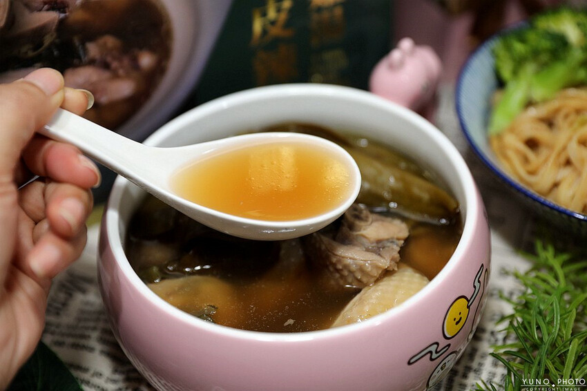 台北市中正區連續五年米其林必比登推薦雞湯！雙月阿甘剝皮辣椒雞湯＆愛恨椒芝麵｜Costco 好市多開箱