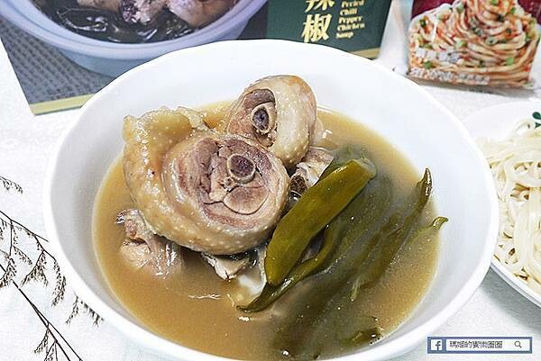 台北市松山區好市多開箱【雙月食品社】雙月阿甘剝皮辣椒雞湯&愛恨椒芝麵