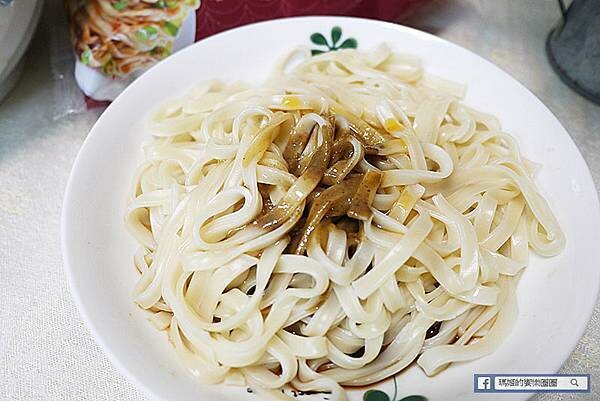 台北市松山區好市多開箱【雙月食品社】雙月阿甘剝皮辣椒雞湯&愛恨椒芝麵