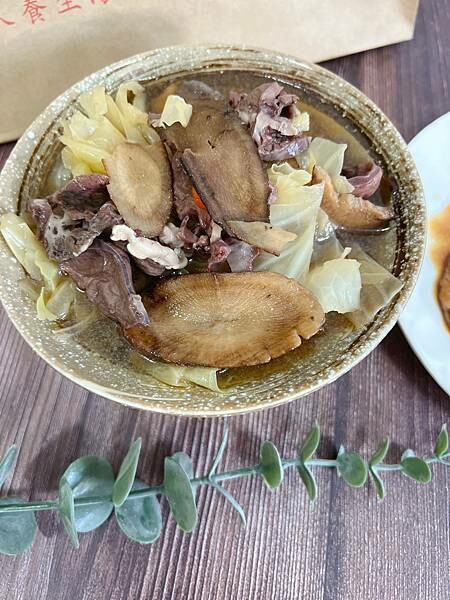 (小巨蛋美食)雙月食品社-光復店 米其林必比登推薦美食  真材實料養生美味 料多多湯品暖胃又好喝 台灣古早味