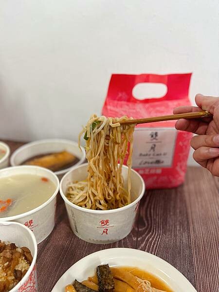 (小巨蛋美食)雙月食品社-光復店 米其林必比登推薦美食  真材實料養生美味 料多多湯品暖胃又好喝 台灣古早味