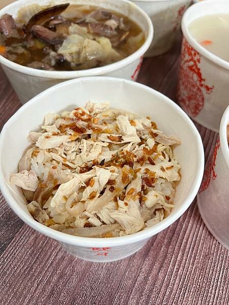 (小巨蛋美食)雙月食品社-光復店 米其林必比登推薦美食  真材實料養生美味 料多多湯品暖胃又好喝 台灣古早味