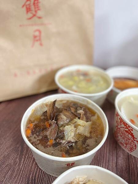 (小巨蛋美食)雙月食品社-光復店 米其林必比登推薦美食  真材實料養生美味 料多多湯品暖胃又好喝 台灣古早味