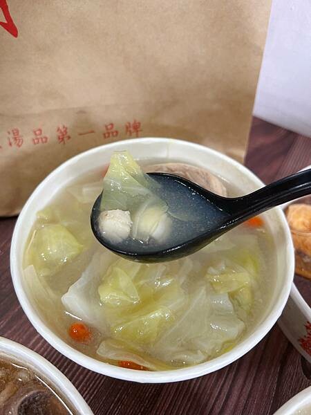 (小巨蛋美食)雙月食品社-光復店 米其林必比登推薦美食  真材實料養生美味 料多多湯品暖胃又好喝 台灣古早味