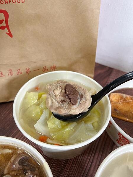 (小巨蛋美食)雙月食品社-光復店 米其林必比登推薦美食  真材實料養生美味 料多多湯品暖胃又好喝 台灣古早味