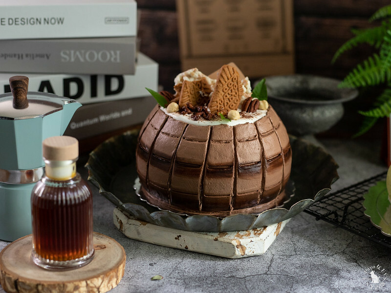 台中｜2022 父親節蛋糕推薦  繽紛橡木桶 巧克力蛋糕 – 羅勒傳奇 甜羅勒杏仁蛋糕  要選哪一款!　馥漫麵包花園預購中