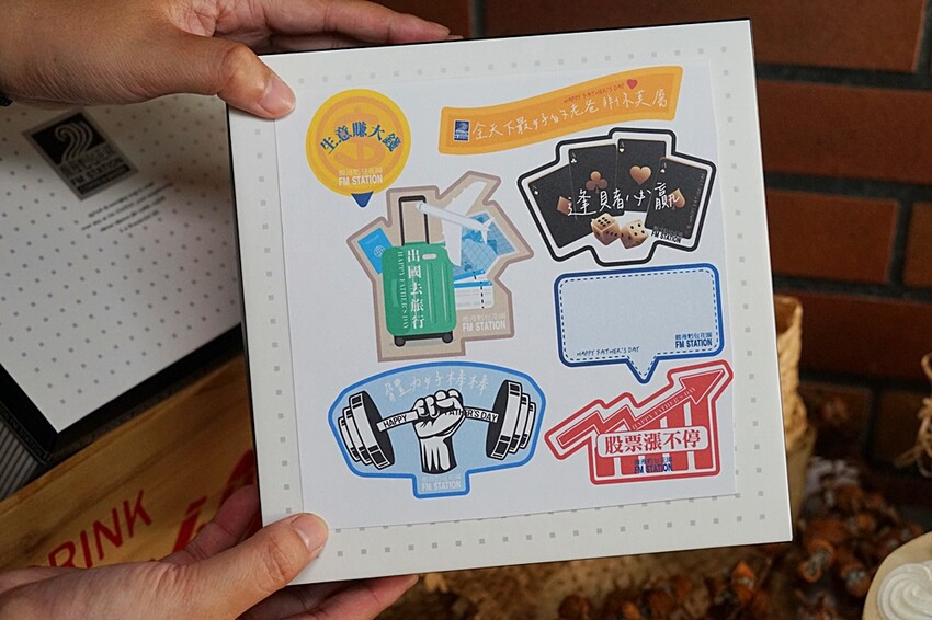 2023父親節蛋糕新選擇！！一次給你6種經典口味搭上趣味小卡，絕對驚豔！！保證滿足爸爸的挑剔味蕾！