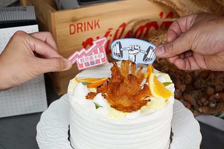 2023父親節蛋糕新選擇！！一次給你6種經典口味搭上趣味小卡，絕對驚豔！！保證滿足爸爸的挑剔味蕾！