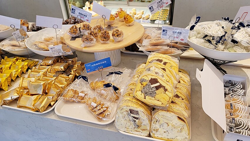 2023父親節蛋糕新選擇！！一次給你6種經典口味搭上趣味小卡，絕對驚豔！！保證滿足爸爸的挑剔味蕾！