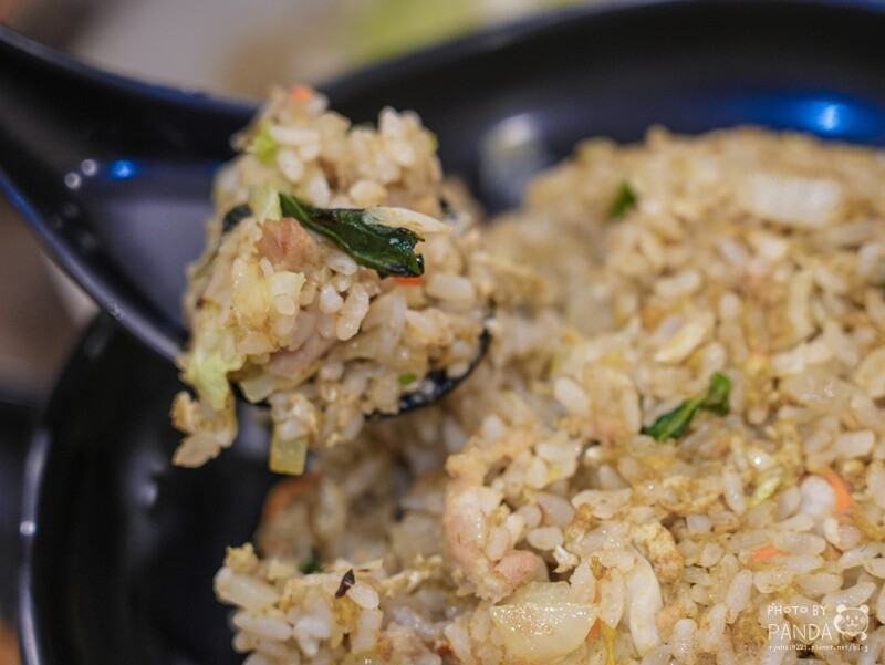 桃園｜炒味亭炒飯專賣店-武陵店．榮獲臺灣炒飯王全國優選，近40種口味炒飯任你選，飯類加大不用錢~冬瓜茶無限暢飲！