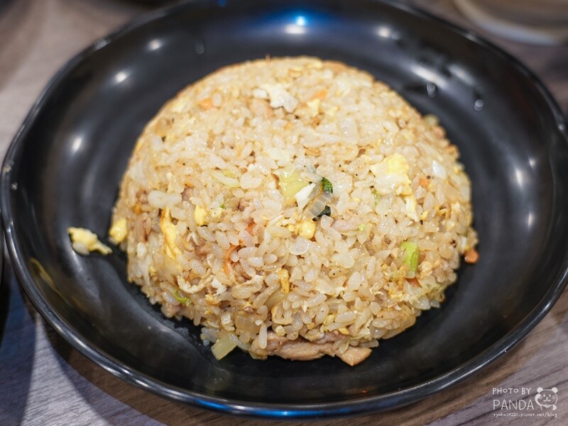 桃園｜炒味亭炒飯專賣店-武陵店．榮獲臺灣炒飯王全國優選，近40種口味炒飯任你選，飯類加大不用錢~冬瓜茶無限暢飲！