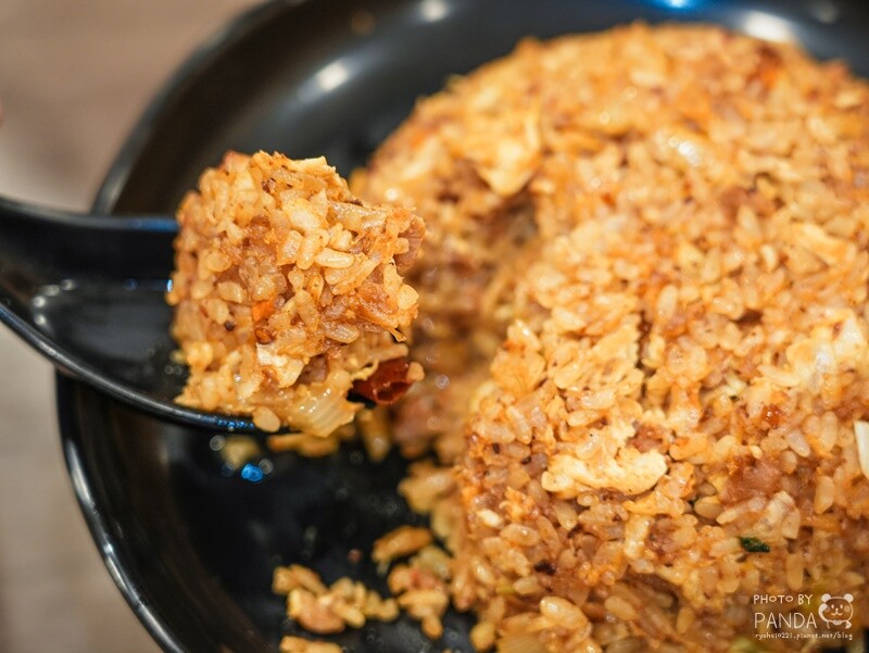 桃園｜炒味亭炒飯專賣店-武陵店．榮獲臺灣炒飯王全國優選，近40種口味炒飯任你選，飯類加大不用錢~冬瓜茶無限暢飲！