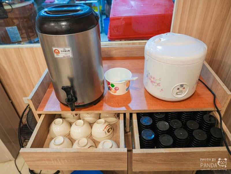 桃園｜炒味亭炒飯專賣店-武陵店．榮獲臺灣炒飯王全國優選，近40種口味炒飯任你選，飯類加大不用錢~冬瓜茶無限暢飲！