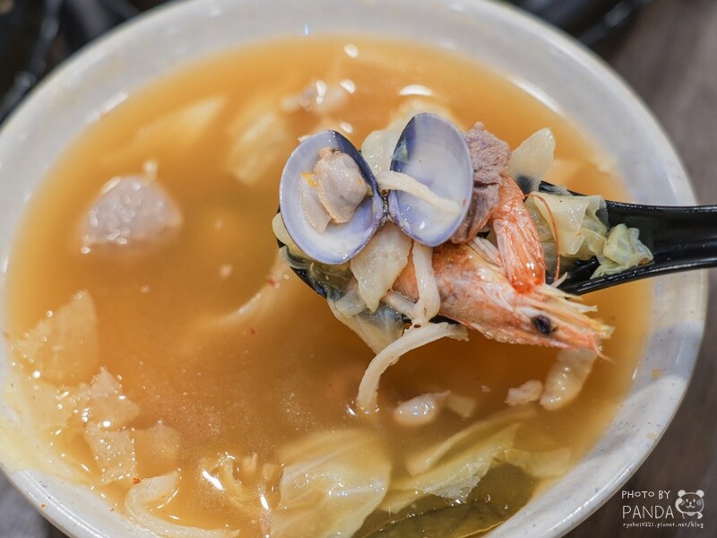 桃園｜炒味亭炒飯專賣店-武陵店．榮獲臺灣炒飯王全國優選，近40種口味炒飯任你選，飯類加大不用錢~冬瓜茶無限暢飲！