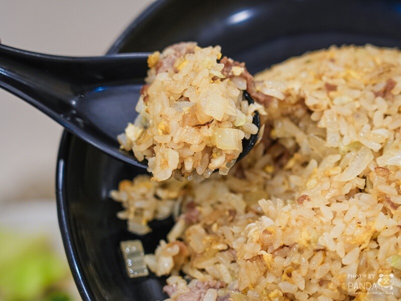 桃園｜炒味亭炒飯專賣店-武陵店．榮獲臺灣炒飯王全國優選，近40種口味炒飯任你選，飯類加大不用錢~冬瓜茶無限暢飲！