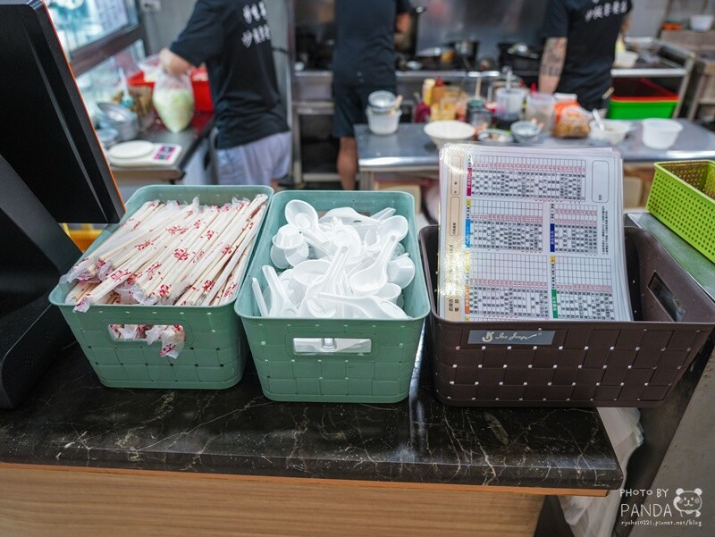 桃園｜炒味亭炒飯專賣店-武陵店．榮獲臺灣炒飯王全國優選，近40種口味炒飯任你選，飯類加大不用錢~冬瓜茶無限暢飲！