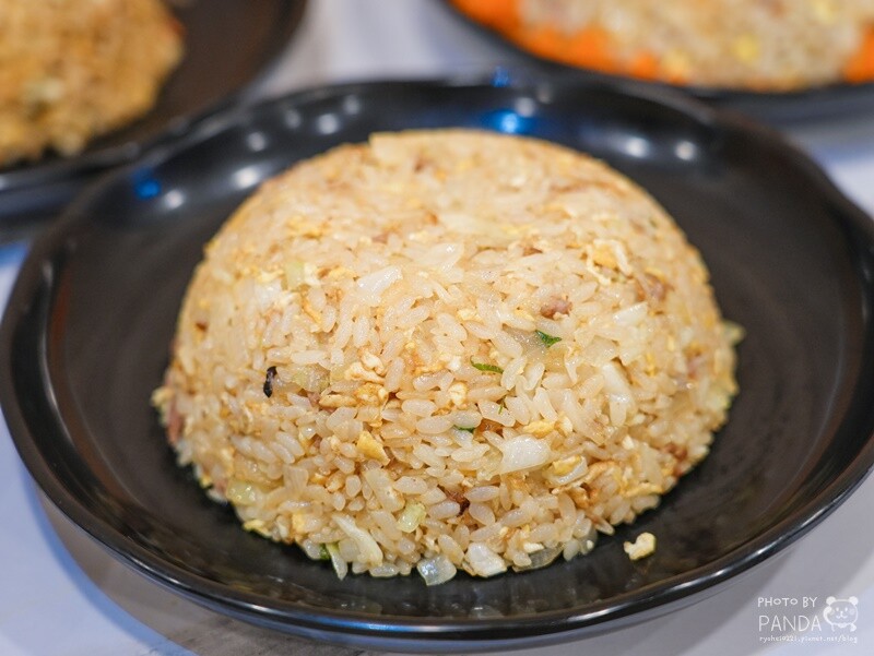 桃園｜炒味亭炒飯專賣店-武陵店．榮獲臺灣炒飯王全國優選，近40種口味炒飯任你選，飯類加大不用錢~冬瓜茶無限暢飲！
