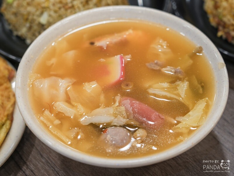 桃園｜炒味亭炒飯專賣店-武陵店．榮獲臺灣炒飯王全國優選，近40種口味炒飯任你選，飯類加大不用錢~冬瓜茶無限暢飲！