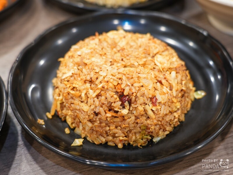 桃園｜炒味亭炒飯專賣店-武陵店．榮獲臺灣炒飯王全國優選，近40種口味炒飯任你選，飯類加大不用錢~冬瓜茶無限暢飲！