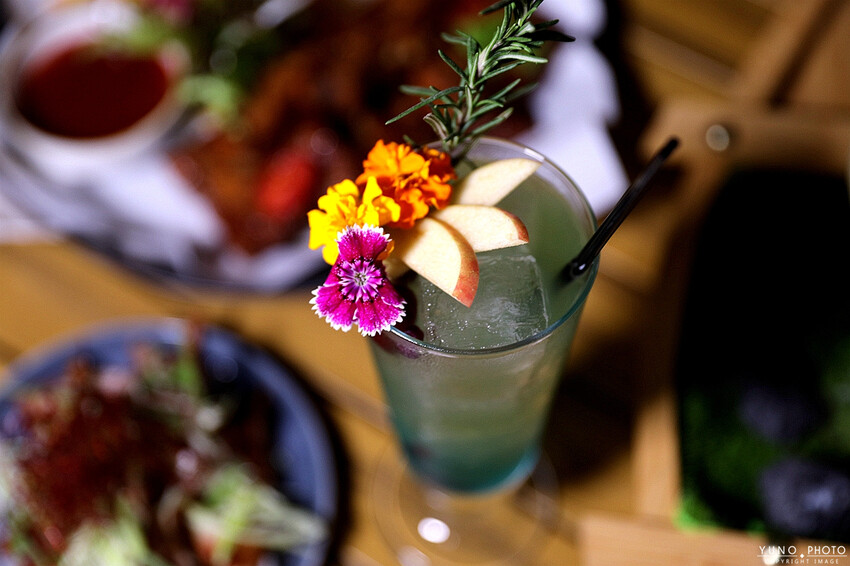 台中市西屯區浮誇沉浸式絢麗投影帷幕充滿科技感 享受視覺與味覺的雙重饗宴