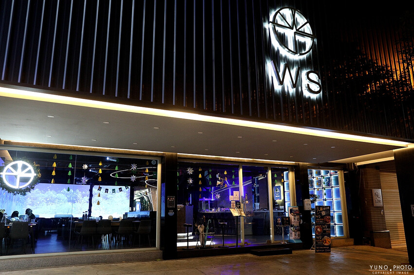 台中市西屯區浮誇沉浸式絢麗投影帷幕充滿科技感 享受視覺與味覺的雙重饗宴