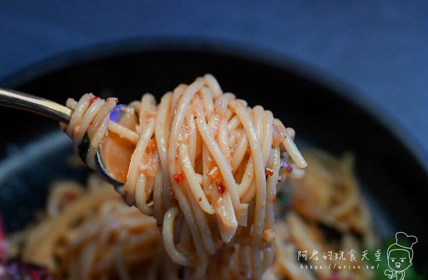 全台灣第一家沉浸式投影x餐酒館|讓你沉醉於味覺與視覺的饗宴