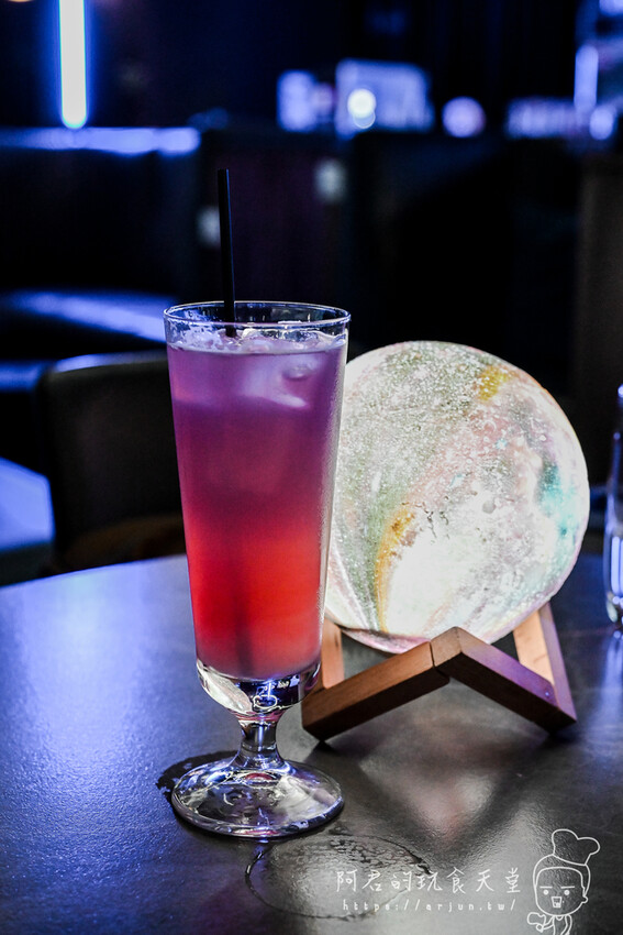 全台灣第一家沉浸式投影x餐酒館|讓你沉醉於味覺與視覺的饗宴