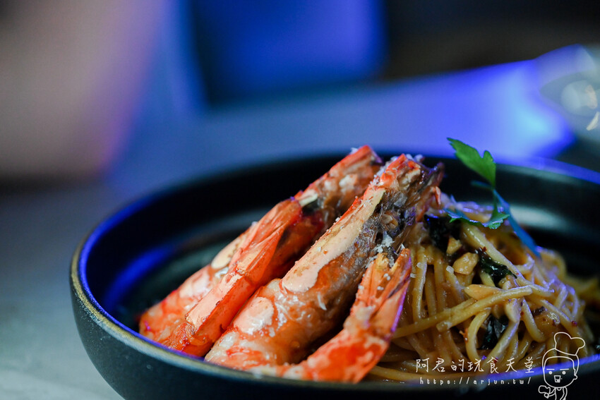 全台灣第一家沉浸式投影x餐酒館|讓你沉醉於味覺與視覺的饗宴