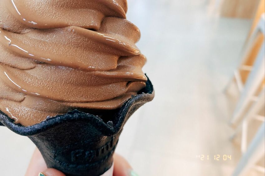 2021冬季全家新品！全家 X 畬室聯名商品 ｜橙香巧克力霜淇淋 ｜霜淇淋控的你必須吃爆