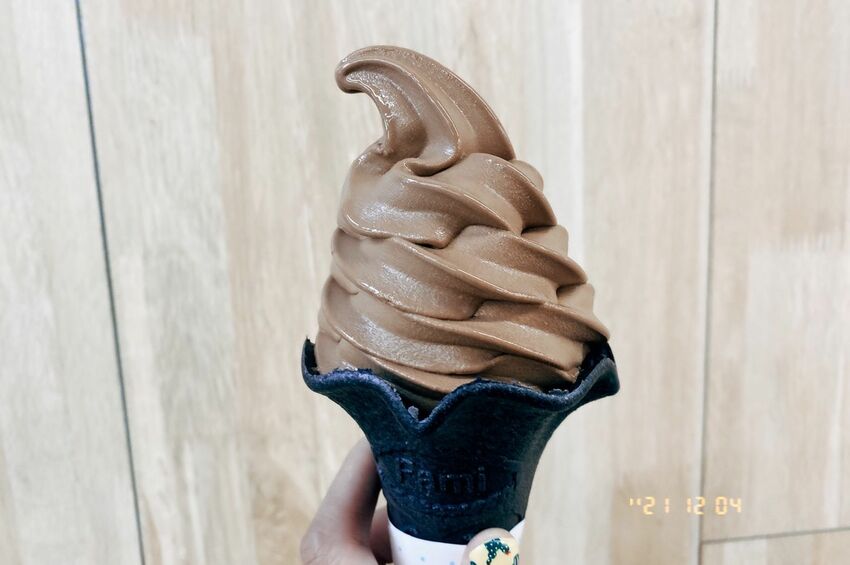 2021冬季全家新品！全家 X 畬室聯名商品 ｜橙香巧克力霜淇淋 ｜霜淇淋控的你必須吃爆