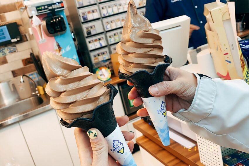 2021冬季全家新品！全家 X 畬室聯名商品 ｜橙香巧克力霜淇淋 ｜霜淇淋控的你必須吃爆