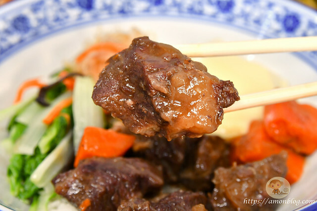 豐雞號|台中北區超嫩琥珀色招牌油雞必吃，超人氣港式便當外帶美食推薦，還有免費雞湯喝到飽